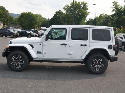 New 2025 Jeep Wrangler Sahara image 17