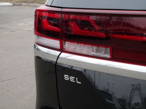 Certified 2025 Volkswagen Atlas SEL Premium R-Line image 16