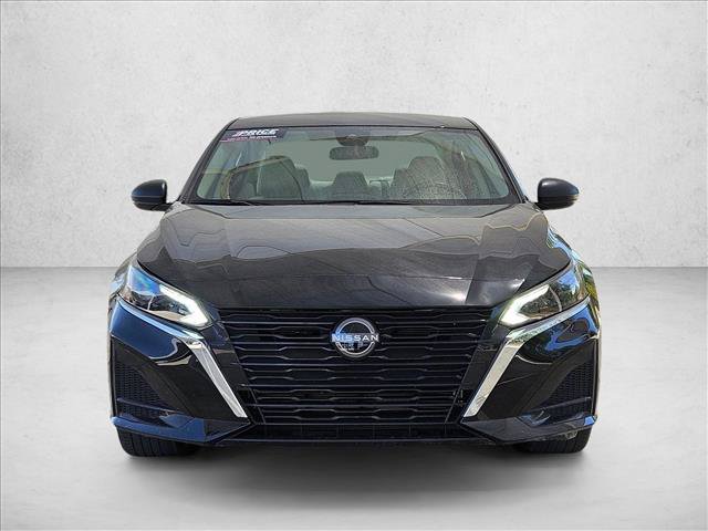 Used 2025 Nissan Altima 2.5 SV FWD image 2