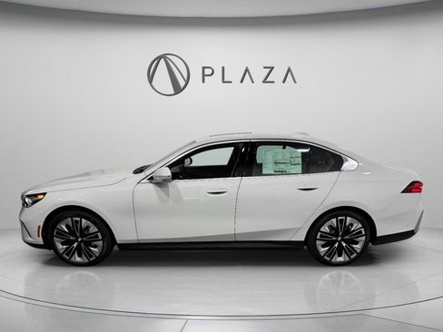 New 2026 BMW 530i xDrive w/ Premium Package image 3