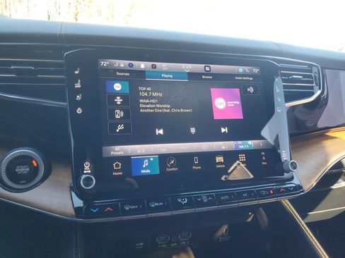 Used 2024 Jeep Grand Wagoneer Series III w/ HD Trailer Tow Package image 22