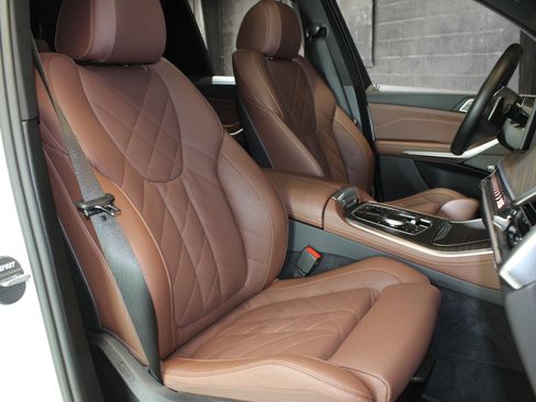 Used 2025 BMW X5 xDrive40i w/ M Sport Package image 51