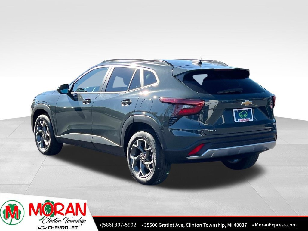Certified 2025 Chevrolet Trax LT w/ Sunroof Package FWD image 4