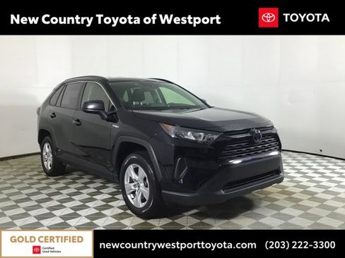 Used 2020 Toyota RAV4 LE image 1