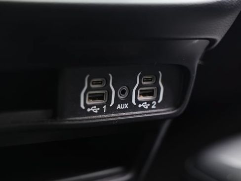 Used 2025 Chrysler Pacifica Select FWD image 40
