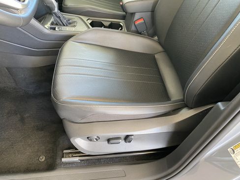 Used 2023 Volkswagen Tiguan SE FWD image 13