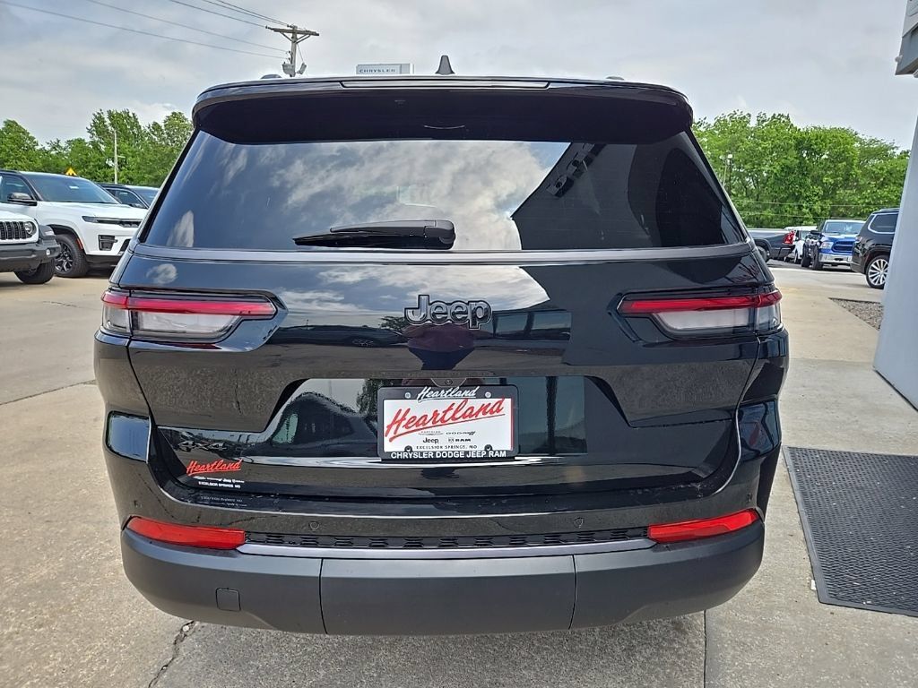 New 2026 Jeep Grand Cherokee L Limited w/ Limited Altitude Package AWD/4WD image 9
