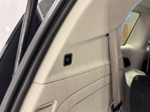 Used 2022 Chrysler Pacifica Touring-L FWD image 20