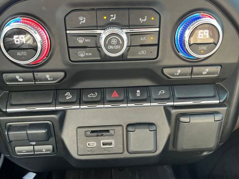 Used 2022 GMC Sierra 3500 SLT image 24