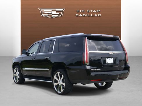 Used 2020 Cadillac Escalade ESV Premium Luxury RWD image 3
