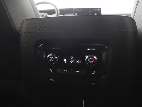 Used 2025 GMC Yukon Denali AWD/4WD image 15
