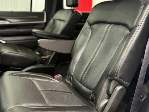 Used 2023 Jeep Wagoneer Series III w/ Premium Group I AWD/4WD image 14