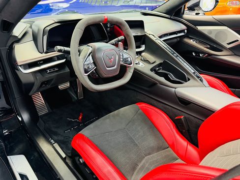 Used 2022 Chevrolet Corvette Stingray Premium Conv w/ Z51 Performance Package RWD image 5