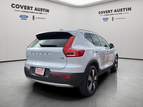 Used 2022 Volvo XC40 T5 Momentum w/ Premium Package image 4