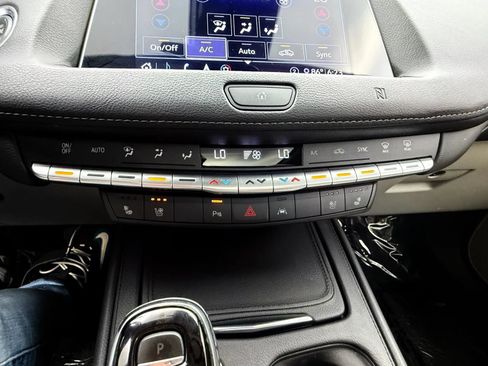 Used 2020 Cadillac XT4 Premium Luxury AWD/4WD image 23