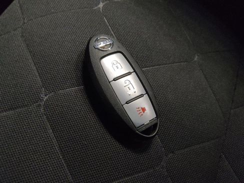 Used 2020 Nissan Kicks S image 32