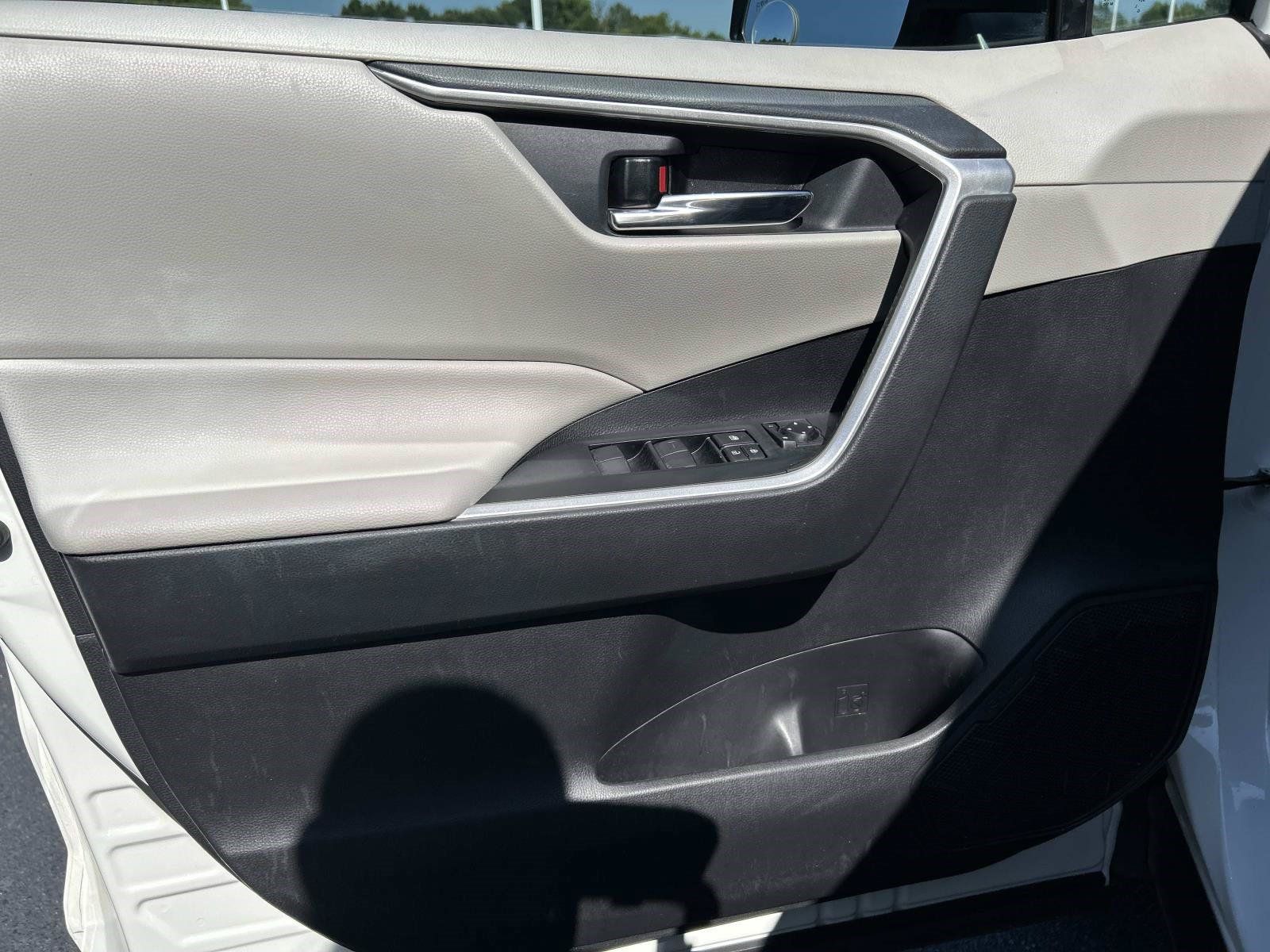 Used 2020 Toyota RAV4 XLE FWD image 16
