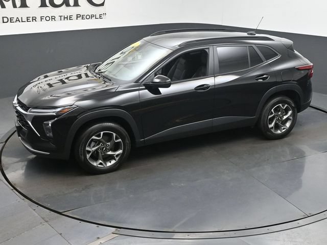 Used 2025 Chevrolet Trax LT FWD image 49