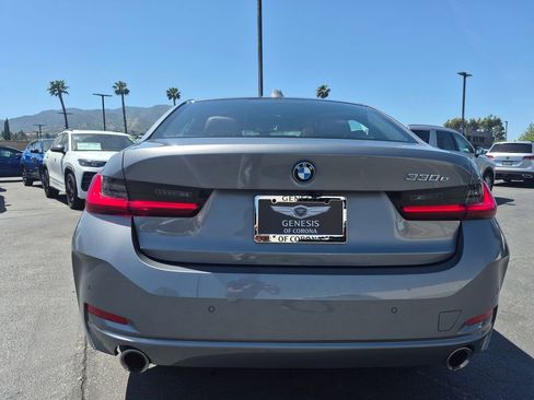 Used 2024 BMW 330e w/ Convenience Package RWD image 5
