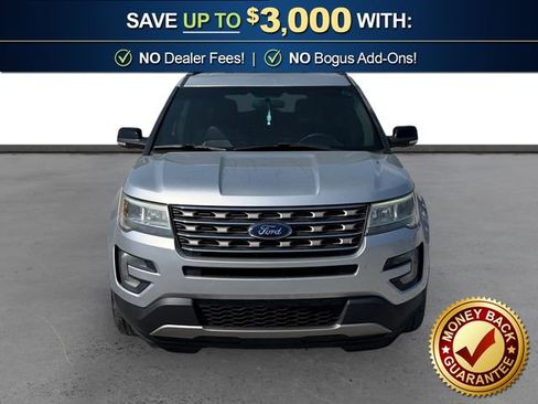 Used 2017 Ford Explorer XLT image 11