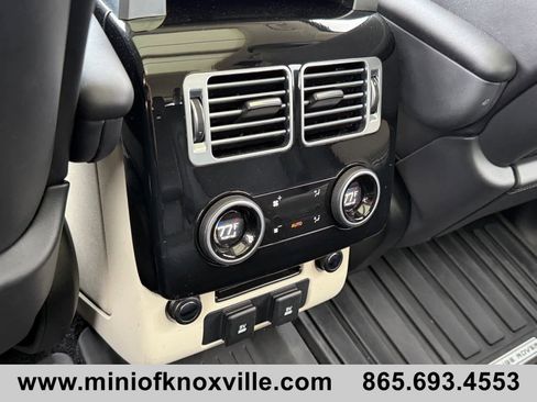 Used 2020 Land Rover Range Rover HSE image 18