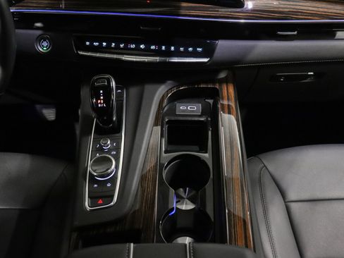 Certified 2022 Cadillac Escalade ESV Luxury AWD/4WD image 31