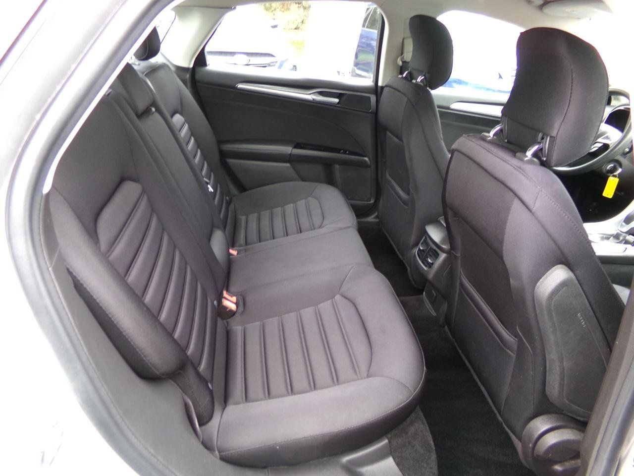 Used 2014 Ford Fusion SE FWD image 33