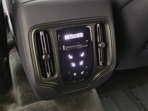 Used 2025 Aston Martin DBX 707 image 21