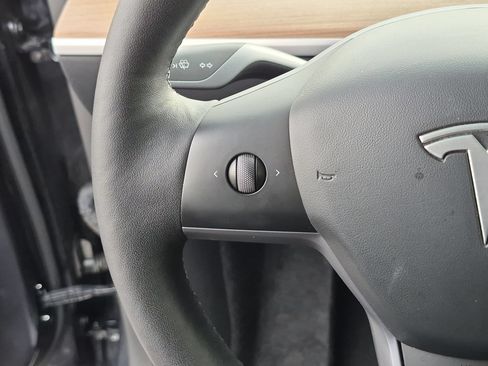 Used 2024 Tesla Model Y Long Range AWD/4WD image 19