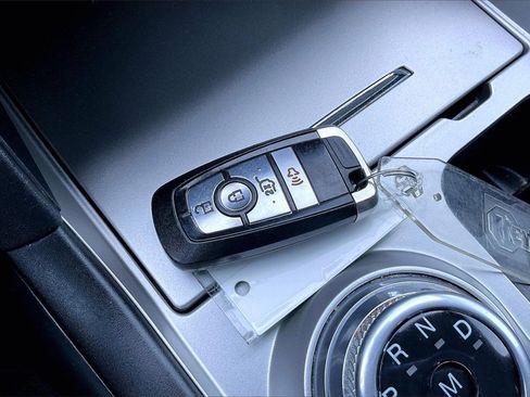 Used 2020 Ford Explorer XLT image 36