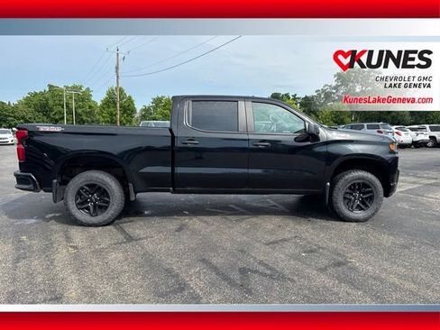 Used 2021 Chevrolet Silverado 1500 Custom Trail Boss w/ Midnight Edition AWD/4WD image 3