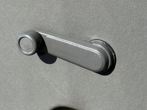 Used 2012 Nissan Frontier S image 19