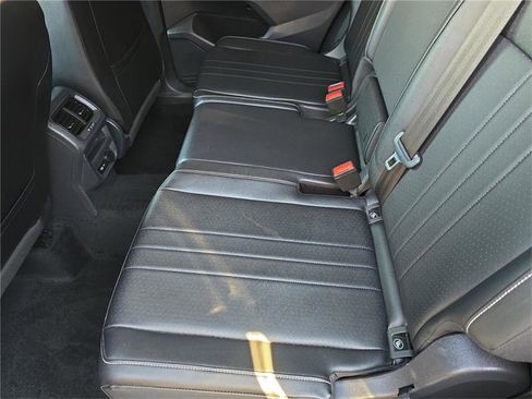 Used 2022 Volkswagen Tiguan SE image 12