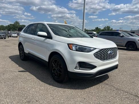 Certified 2024 Ford Edge SEL w/ Convenience Package AWD/4WD image 3