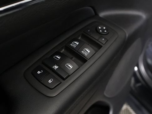 Used 2022 Jeep Grand Cherokee Limited image 37