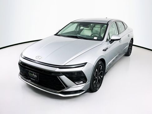 Used 2025 Hyundai Sonata SEL FWD image 3