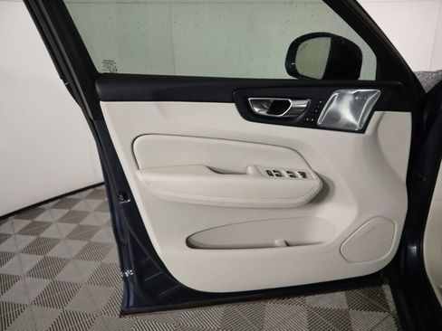 Used 2023 Volvo XC60 B5 Ultimate image 23