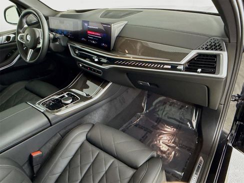 Used 2025 BMW X5 M60i w/ Climate Comfort Package image 31