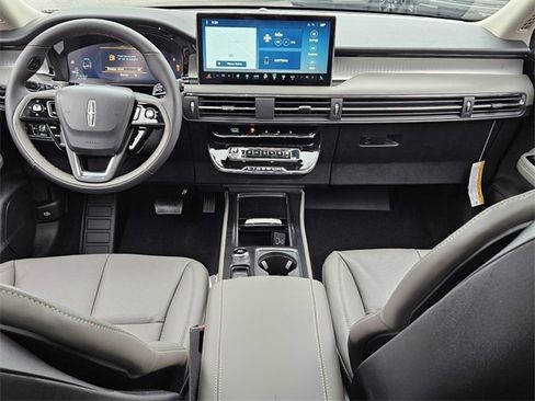 New 2025 Lincoln Corsair FWD w/ Equipment Group 101A image 8