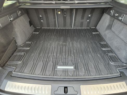 New 2026 Land Rover Range Rover Velar Dynamic SE image 33