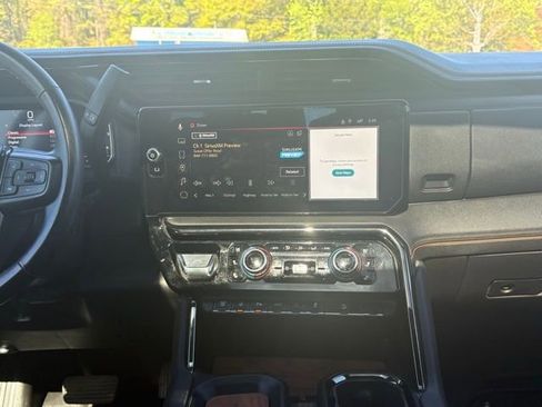 Used 2024 GMC Sierra 2500 AT4 w/ AT4 Premium Plus Package AWD/4WD image 17