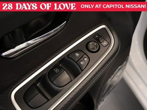 New 2025 Nissan Versa SR w/ Trunk Package image 11