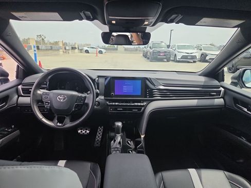 Used 2025 Toyota Camry SE w/ Convenience Package FWD image 16