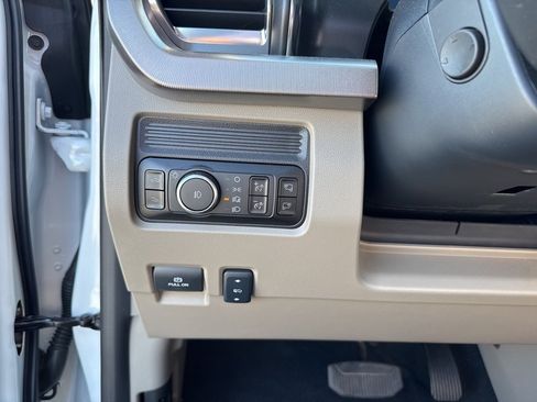 Used 2025 Ford F350 Platinum w/ Platinum Plus Package image 31