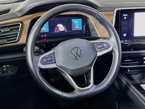 Used 2025 Volkswagen Atlas SE FWD image 18