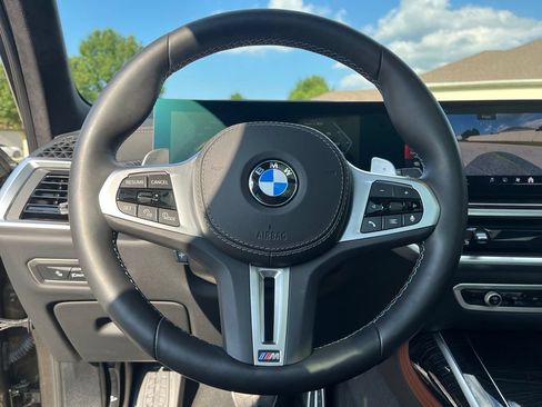 Used 2025 BMW X7 M60i AWD/4WD image 36