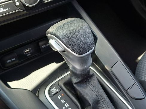 Used 2025 Kia Soul LX w/ LX Technology Package FWD image 14
