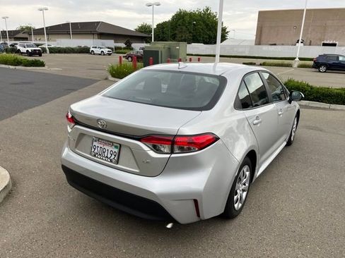 Used 2025 Toyota Corolla LE FWD image 5