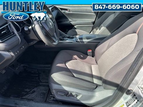 Used 2019 Toyota Camry LE image 14