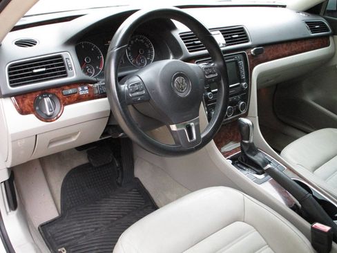 Used 2013 Volkswagen Passat TDI SEL Premium FWD image 6